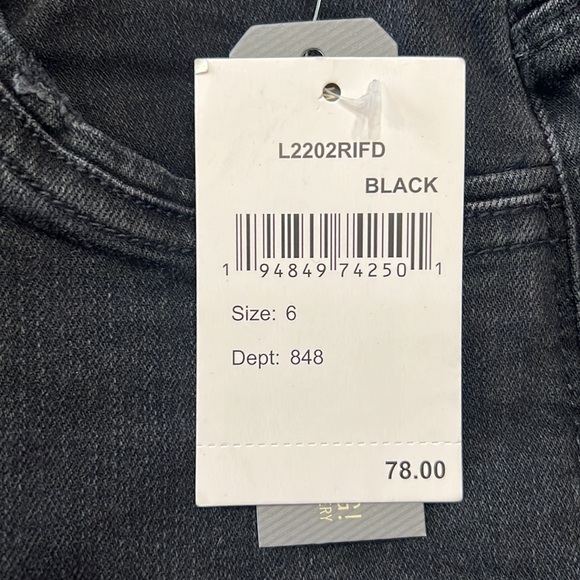 Wit & Wisdom Black Luxe Touch High Rise Slim Straight Jeans - Picture 6 of 10